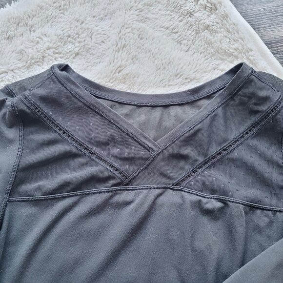 Lululemon Just Breathe Long Sleeve Tee in Black Rulu Fabric Size 6 - Picture 9 of 12